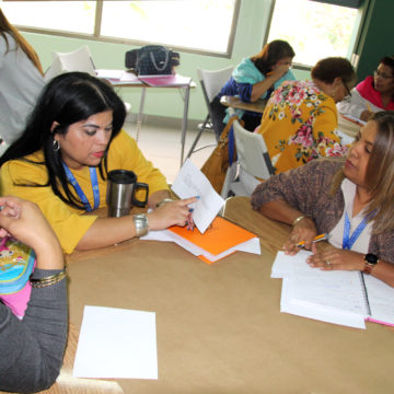 Capacitan a colaboradores en el buen uso del idioma español