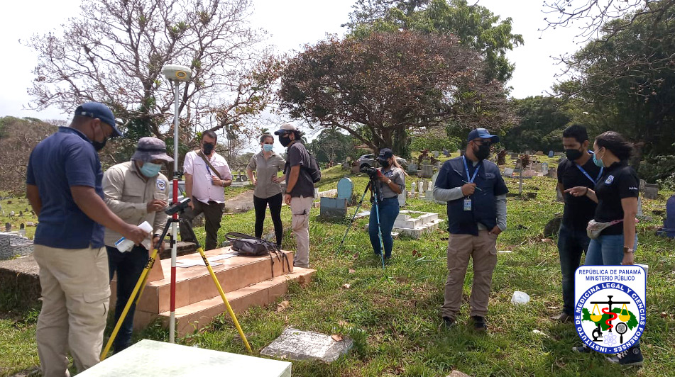 Peritos del IMELCF participan en reunión de planificación de la fase 2 de exhumación