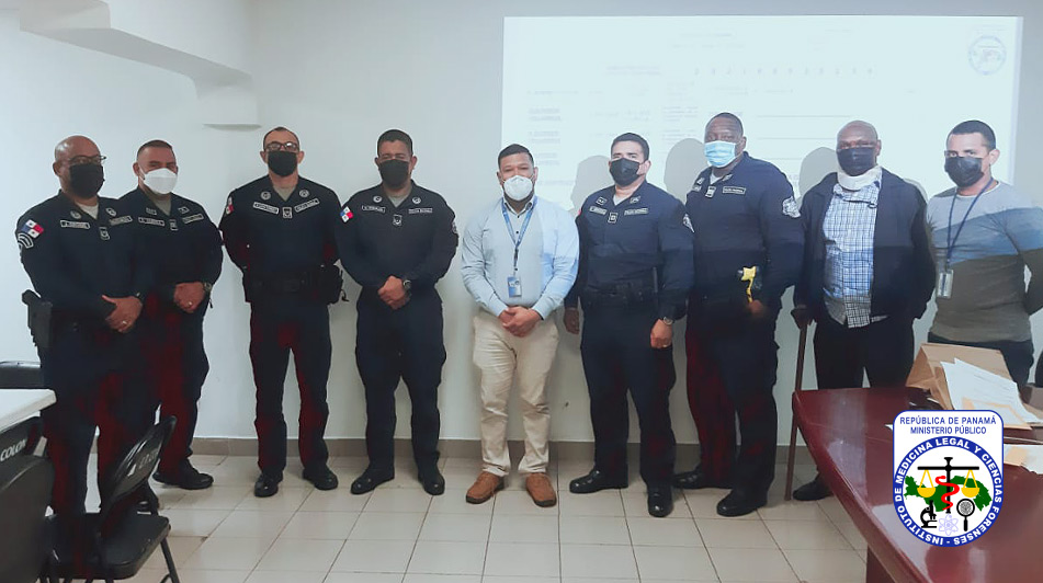 Perito de la Agencia de Colón capacita a miembros de la Policía Nacional