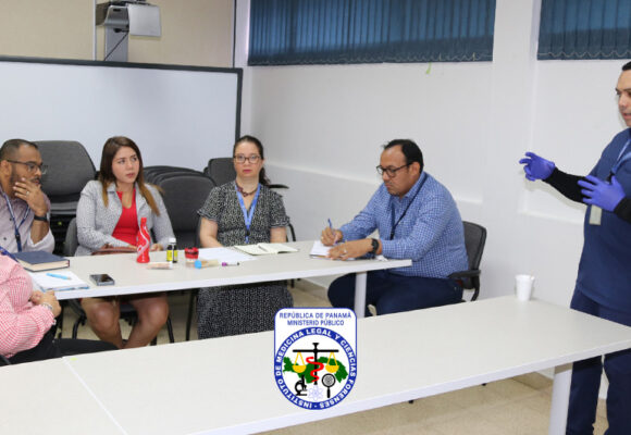 Fiscales del Ministerio Público participan de conversatorio en el IMELCF sobre el análisis de las tomas de muestras recolectadas en las escenas