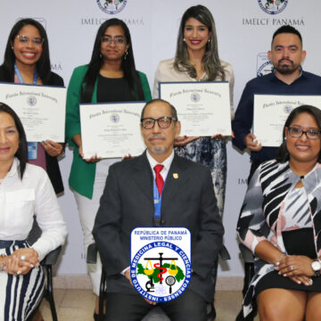 Colaboradores reciben Diplomas de Maestría en Ciencias Forenses