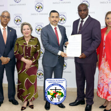 Nuevo Director General del IMELCF toma posesión Nuevo Director General del IMELCF toma posesión