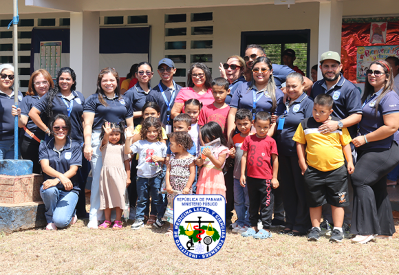 Entregan útiles escolares en la provincia de Los Santos