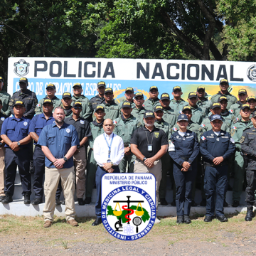 Graduación del VIII Diplomado Especializado de Armamento en Instructor de Línea de Tiro