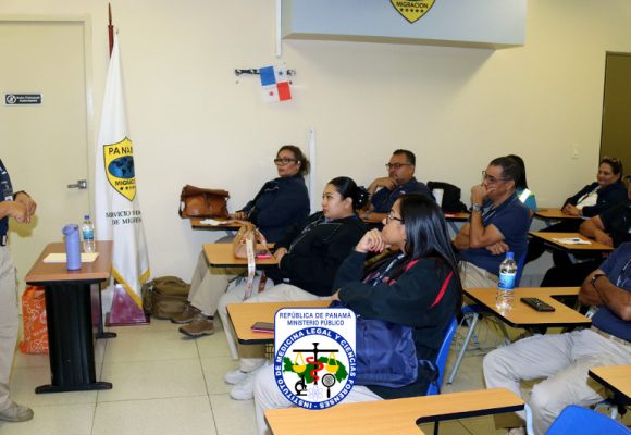 IMELCF capacita a personal aduanero sobre inspección ocular
