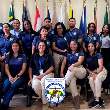 Peritos de la Agencia de Colón se capacitan en técnicas de fotografía especializada