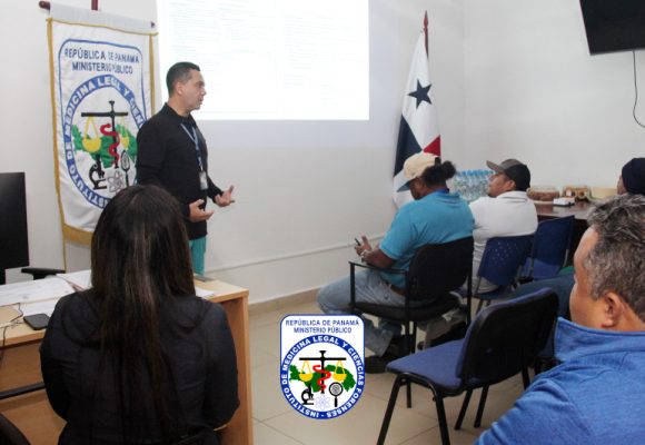 Morgue Judicial: personal se actualiza en el uso de detergentes multienzimáticos Morgue Judicial: personal se actualiza en el uso de detergentes multienzimáticos