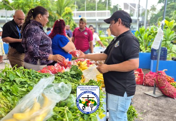 Beneficios que suman: Colaboradores del IMELCF adquieren canasta básica a precios accesibles